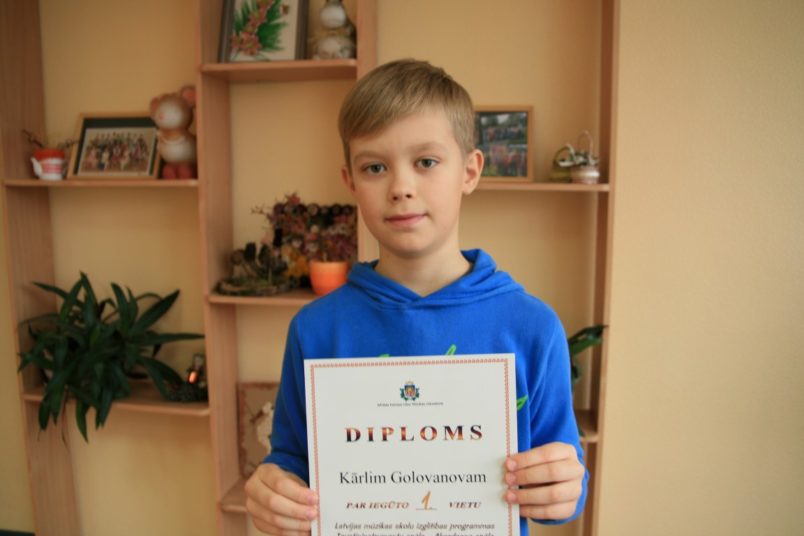Sveicam Valsts konkursa “Taustiņinstrumentu spēle – Akordeona spēle” laureātu Kārli Golovanovu