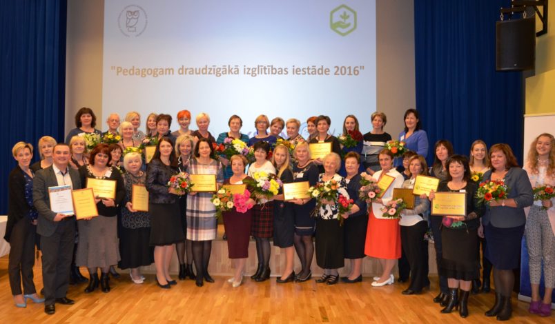 LIZDA apbalvojusi pedagogam draudzīgākās izglītības iestādes 2016